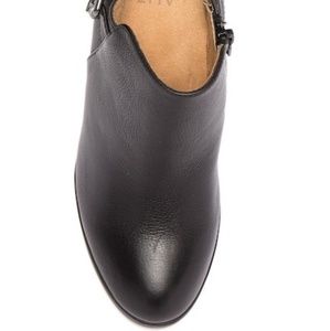 naturalizer harley block heel bootie